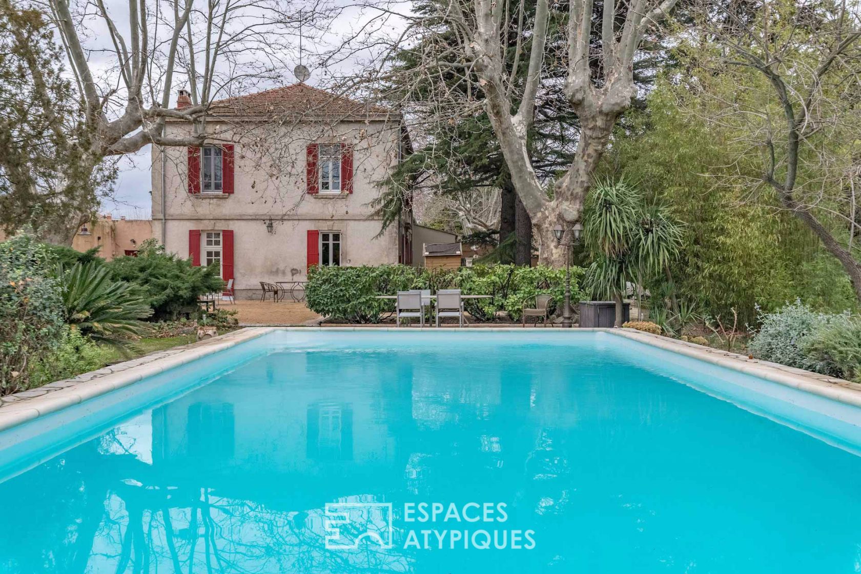 Bourgeois house with outbuilding