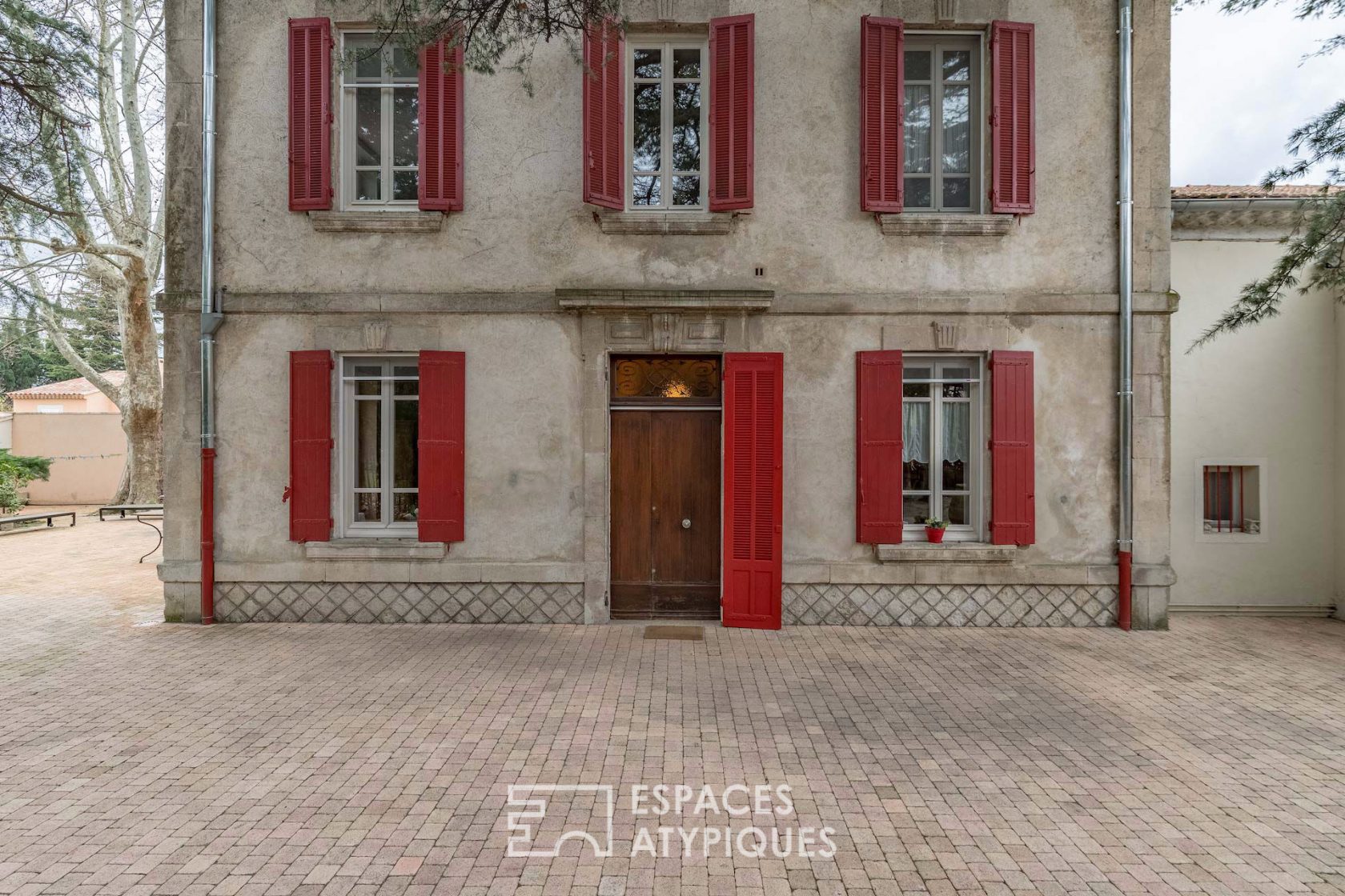 Bourgeois house with outbuilding