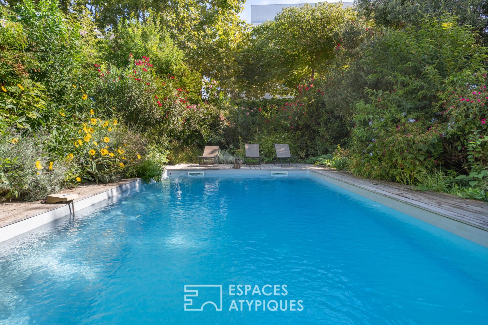 Bastides en pierres de taille avec jardin et piscine