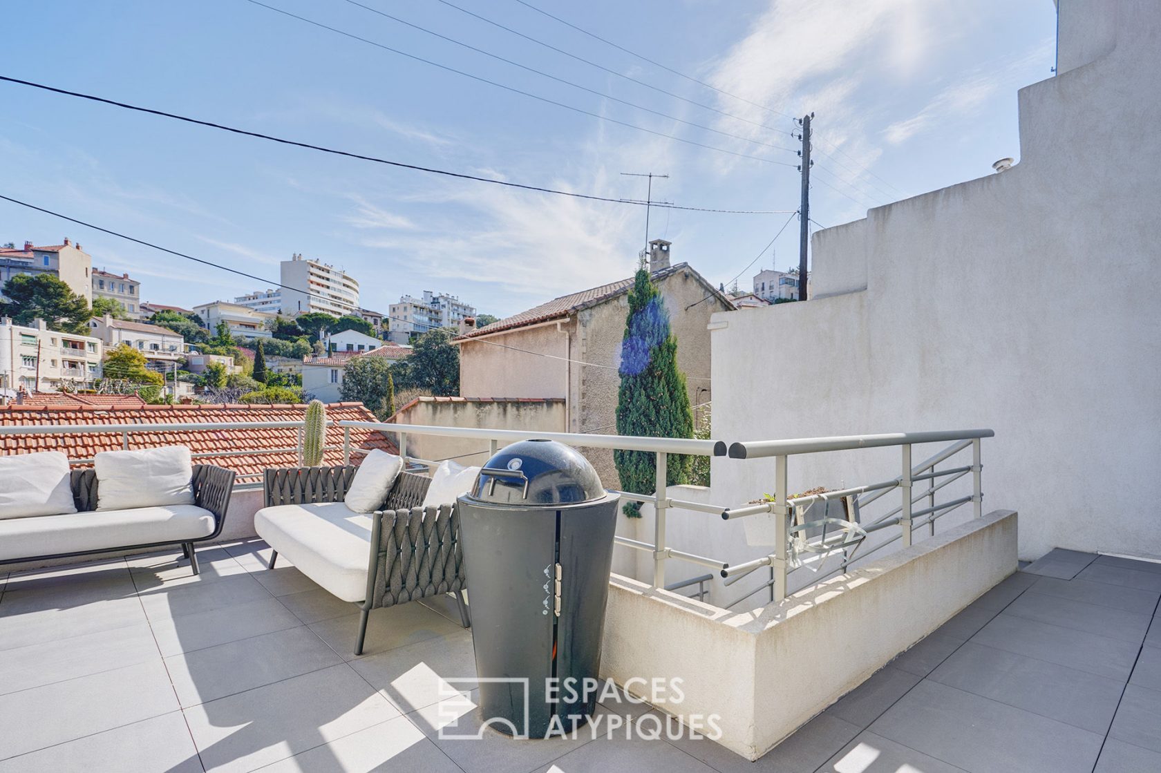 Maison de ville contemporaine avec vue