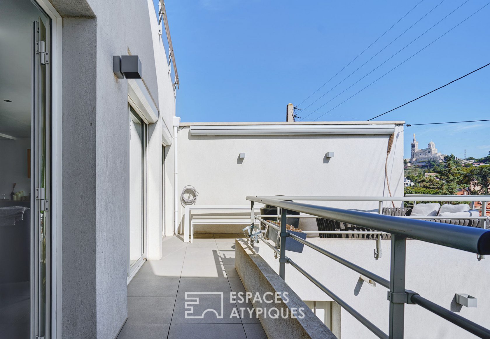Maison de ville contemporaine avec vue