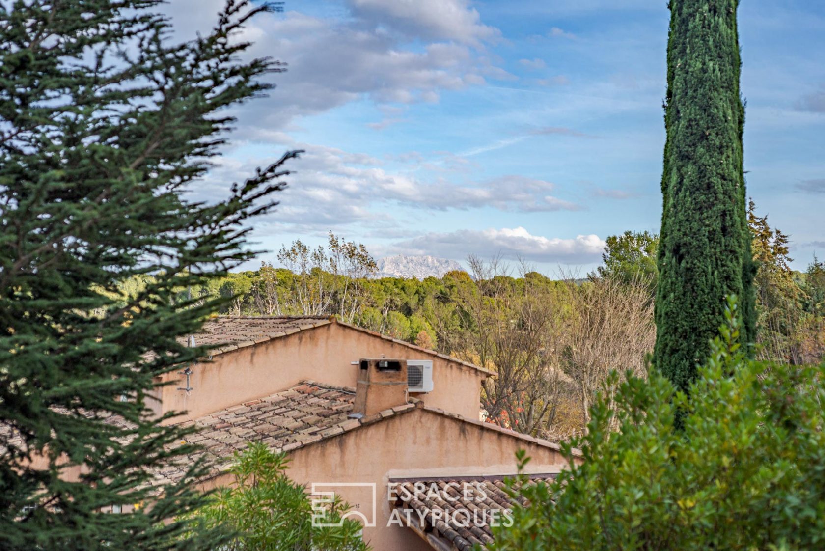 Villa néo-provençale avec vue