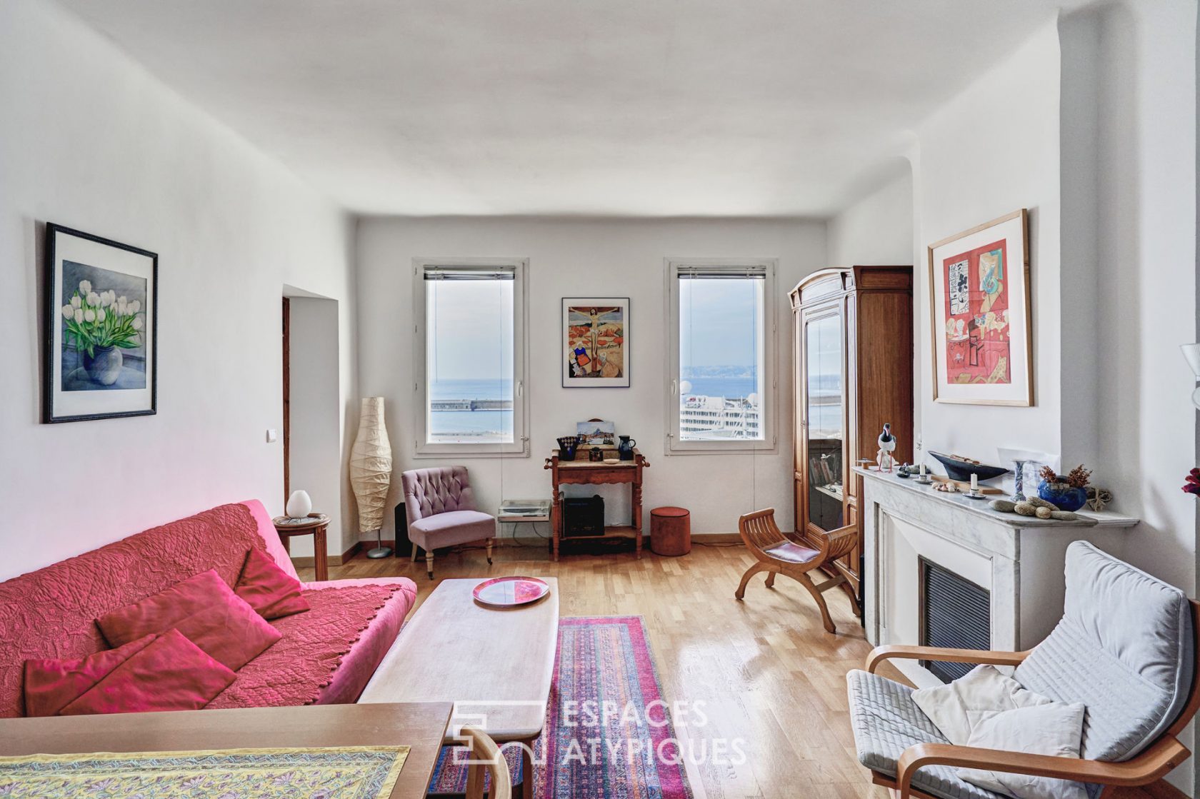 Top floor apartment with sea view