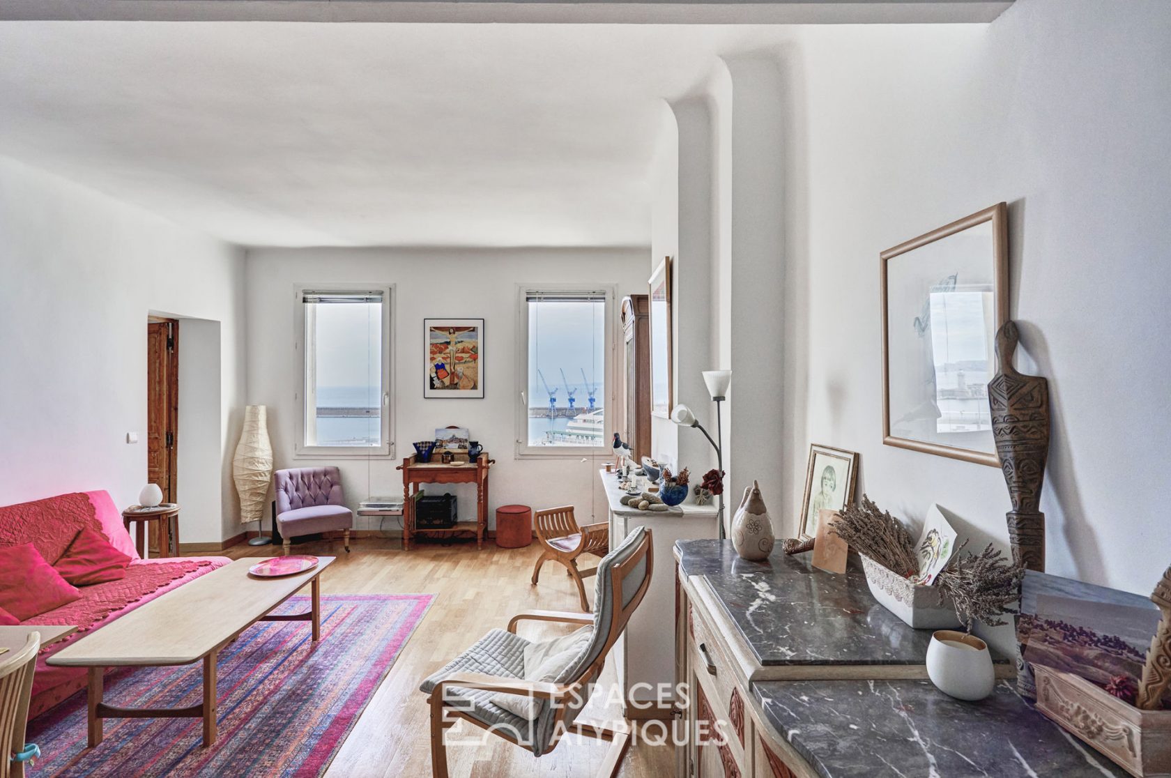 Top floor apartment with sea view