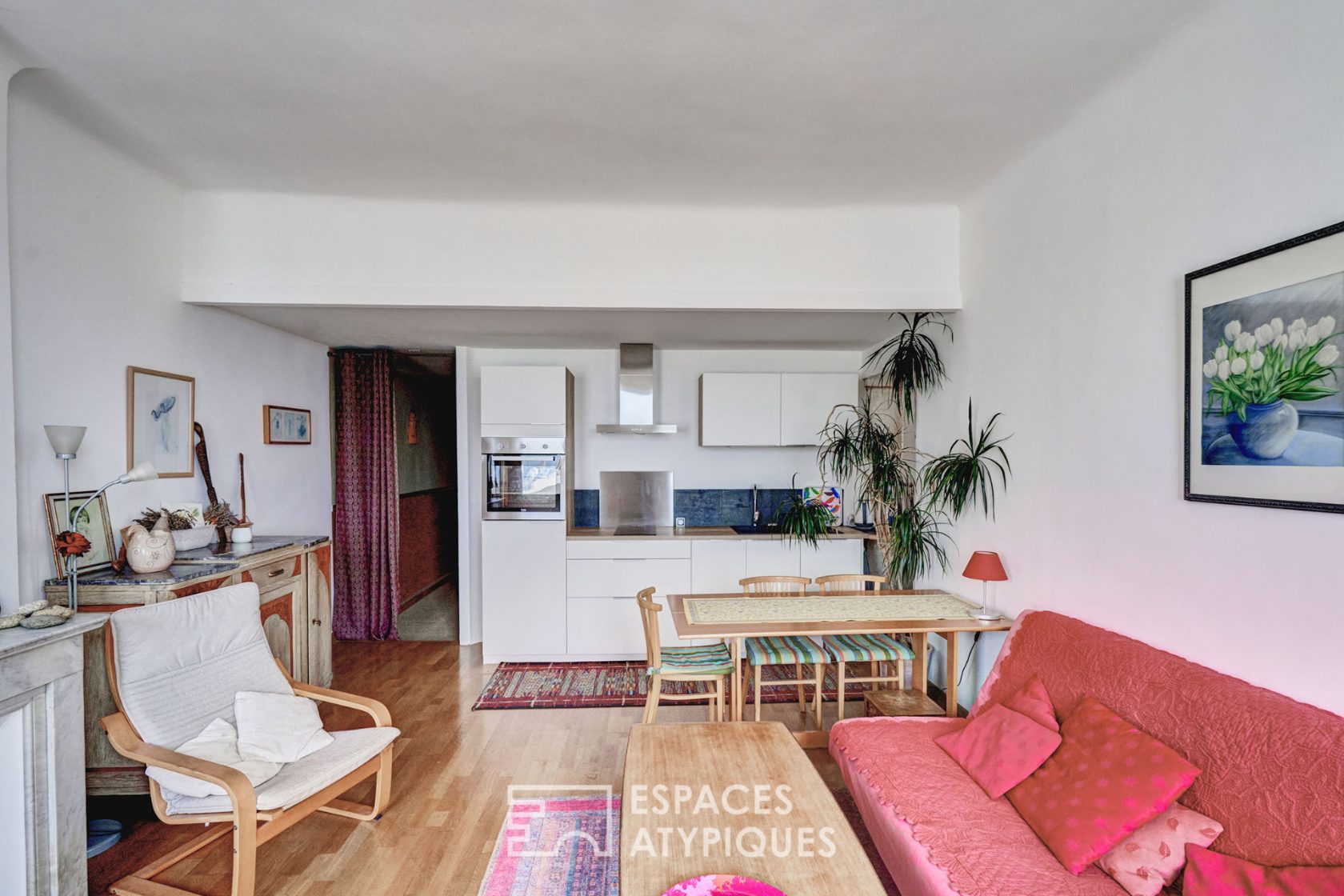 Top floor apartment with sea view