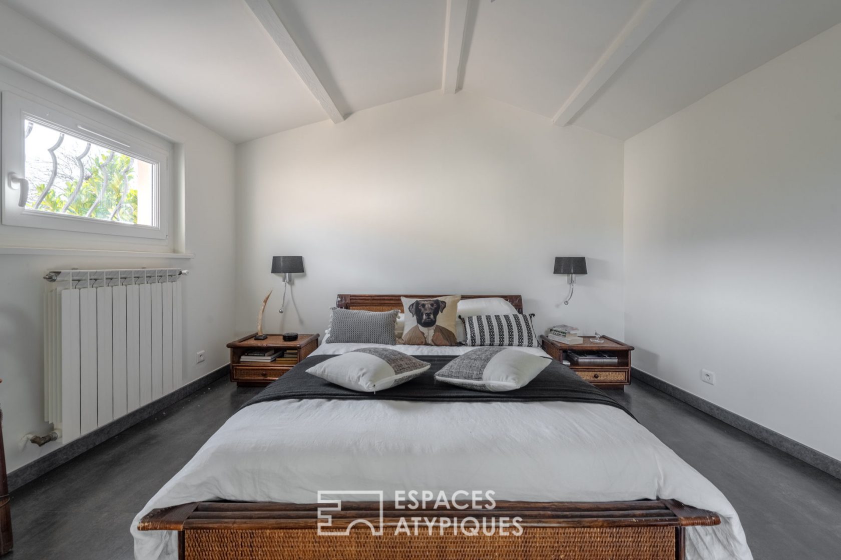 Renovated house with garden and swimming pool