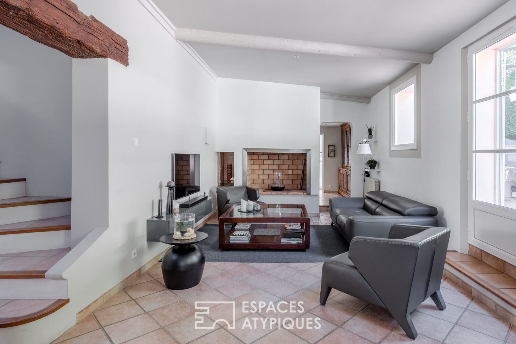 Renovated house with garden and swimming pool