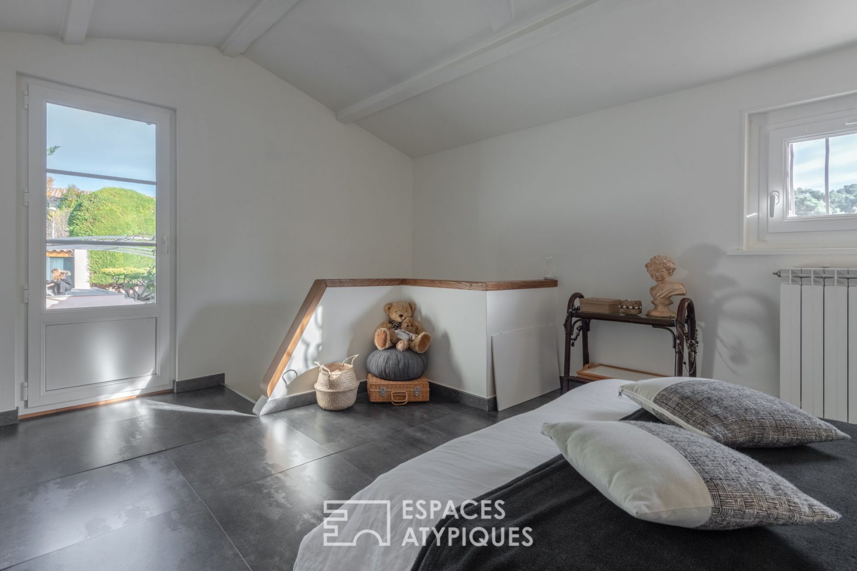 Renovated house with garden and swimming pool