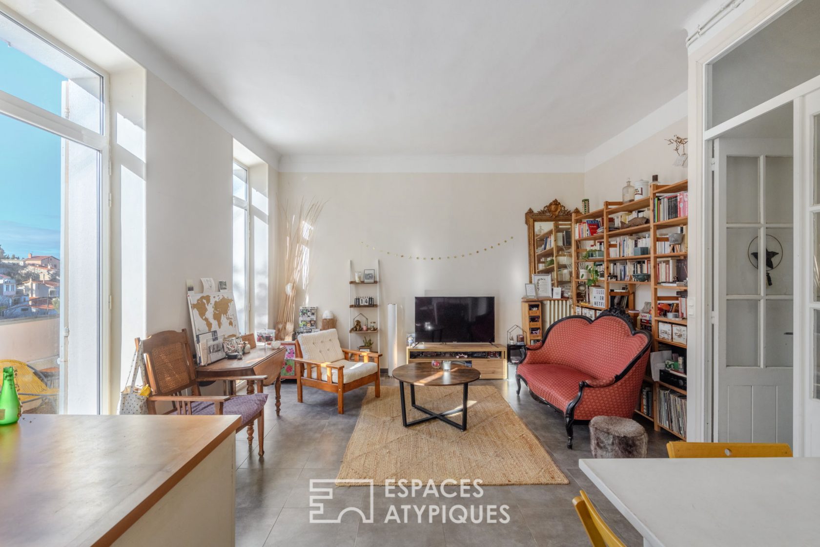 Maison de ville rénovée avec terrasse et vue