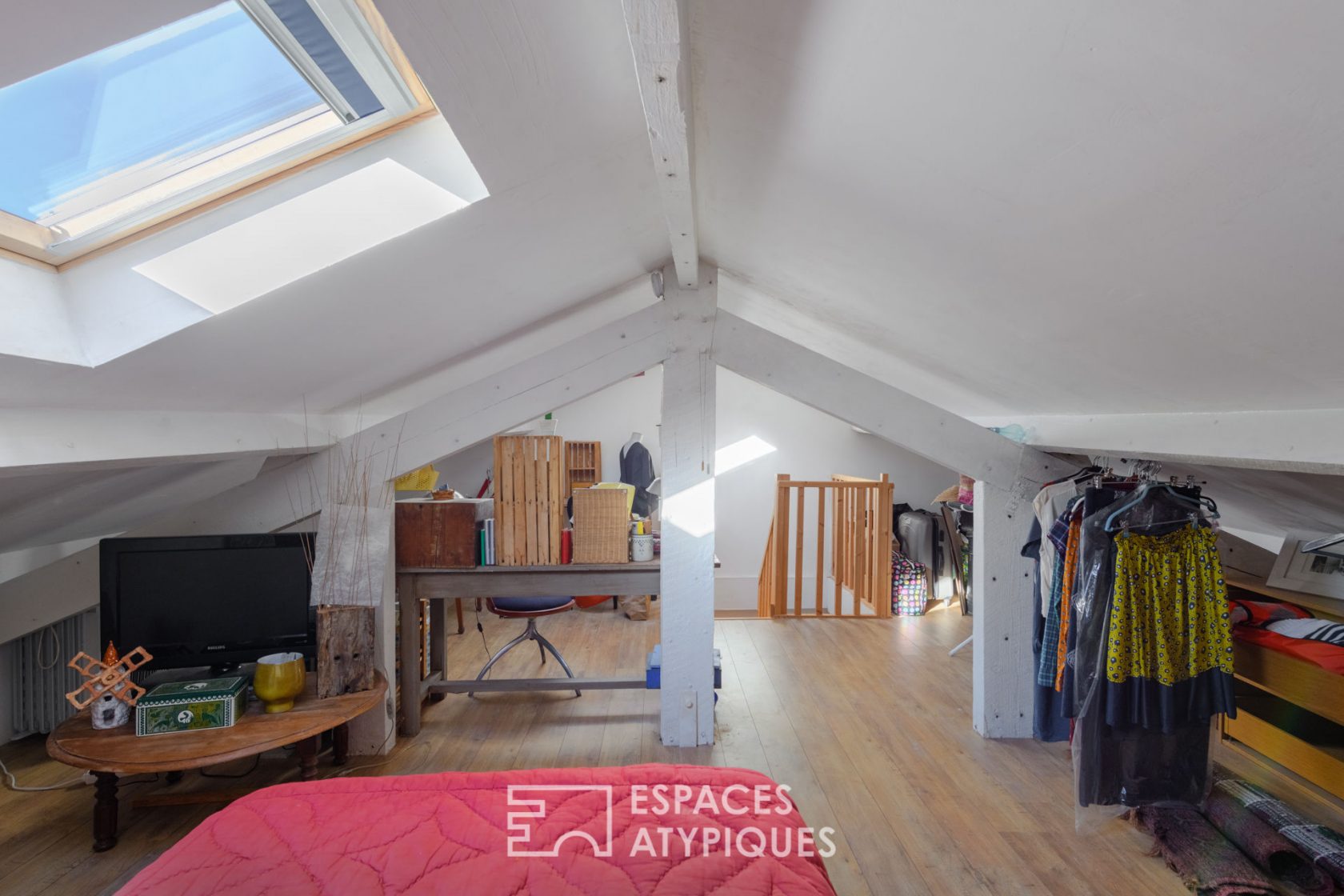 Maison de ville rénovée avec terrasse et vue