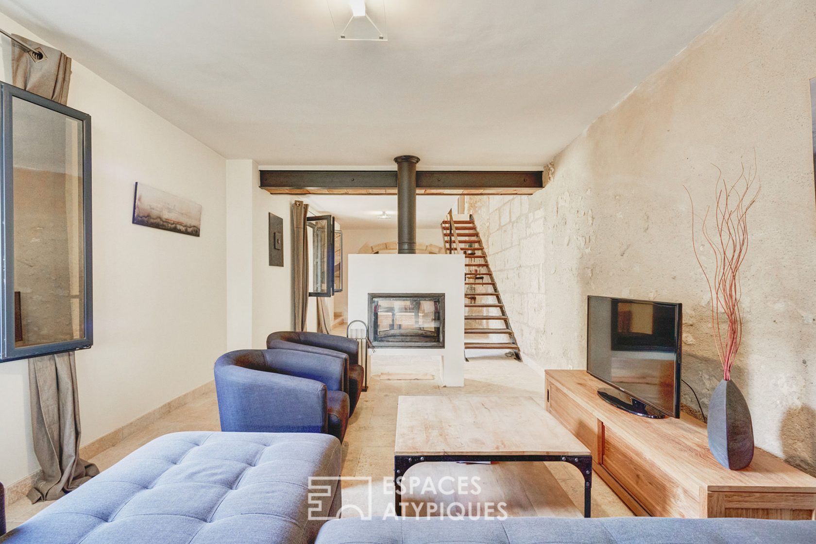 Charming house revisited in the heart of the village