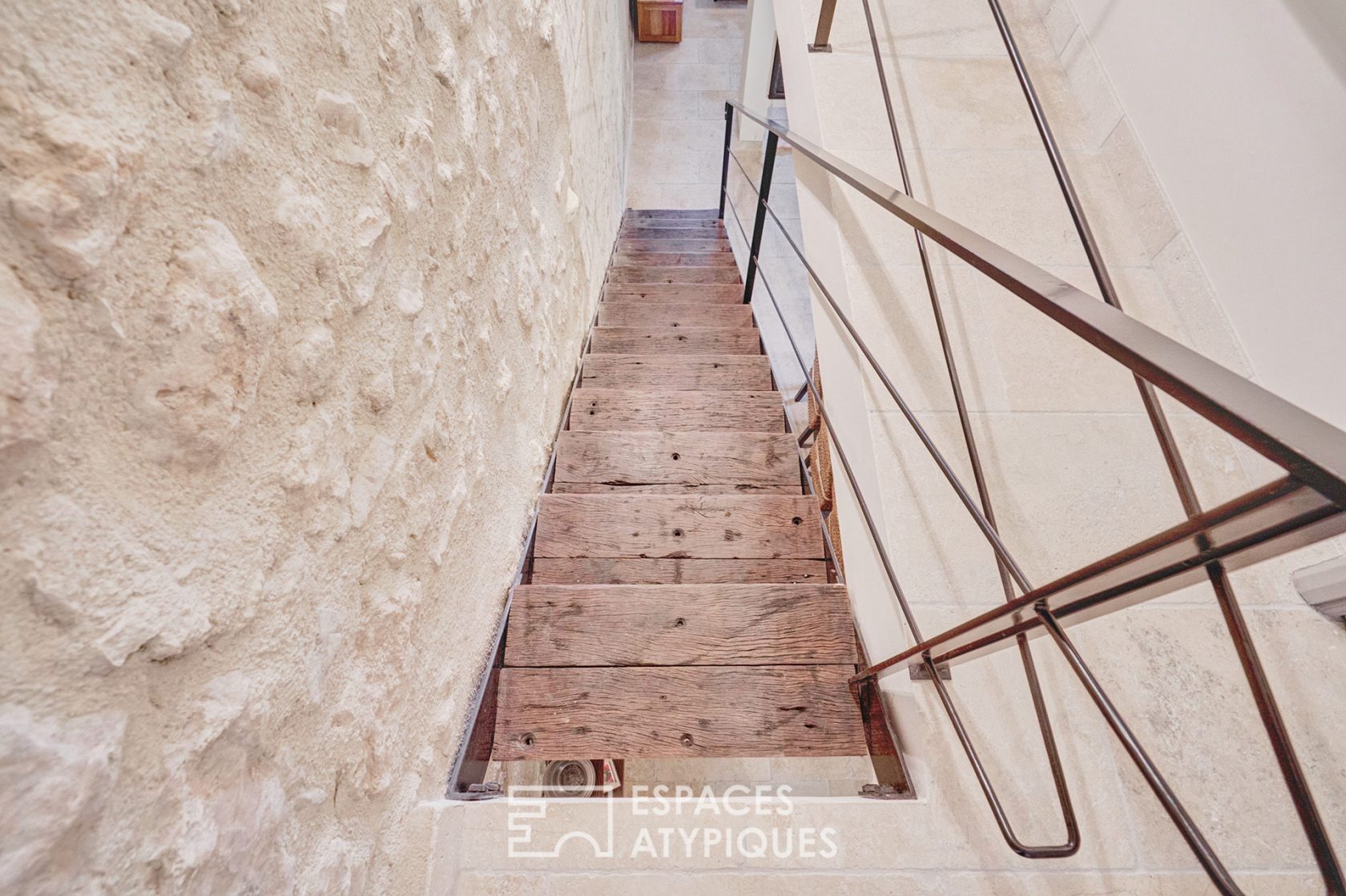 Charming house revisited in the heart of the village