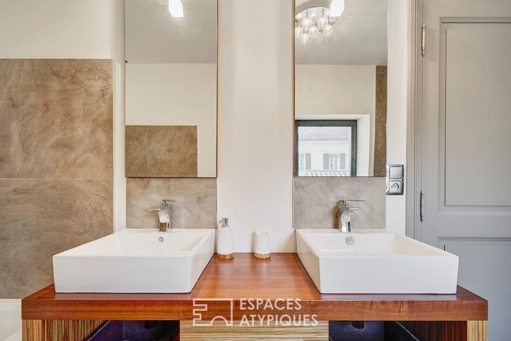 Charming house revisited in the heart of the village