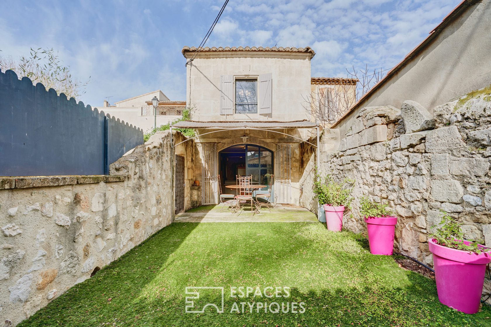 Charming house revisited in the heart of the village