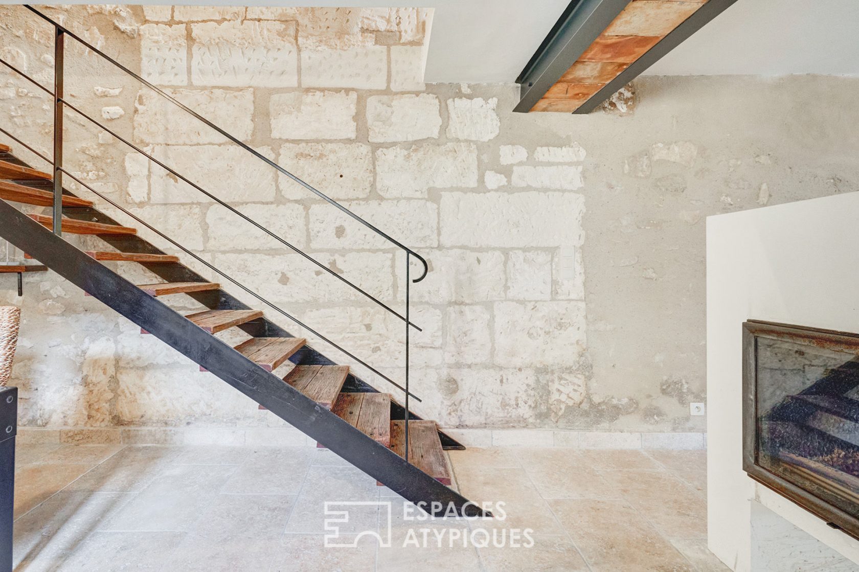 Charming house revisited in the heart of the village