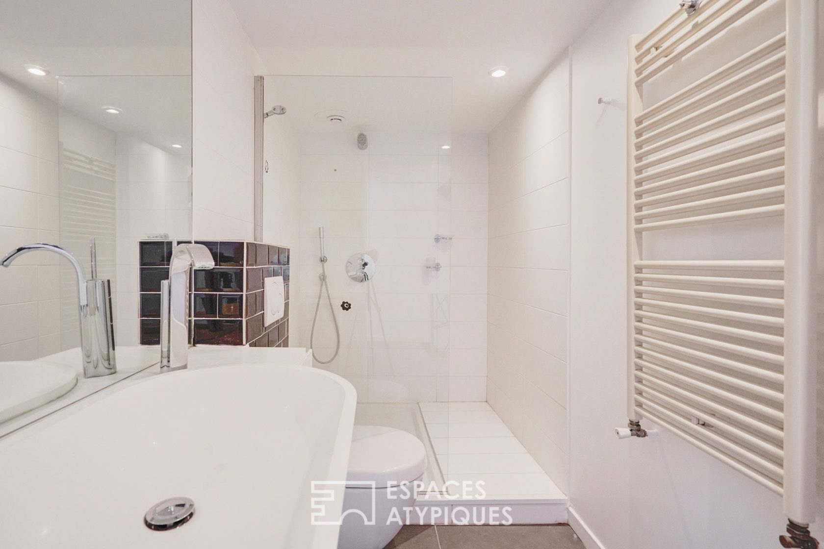 Townhouse revisited in contemporary with swimming pool