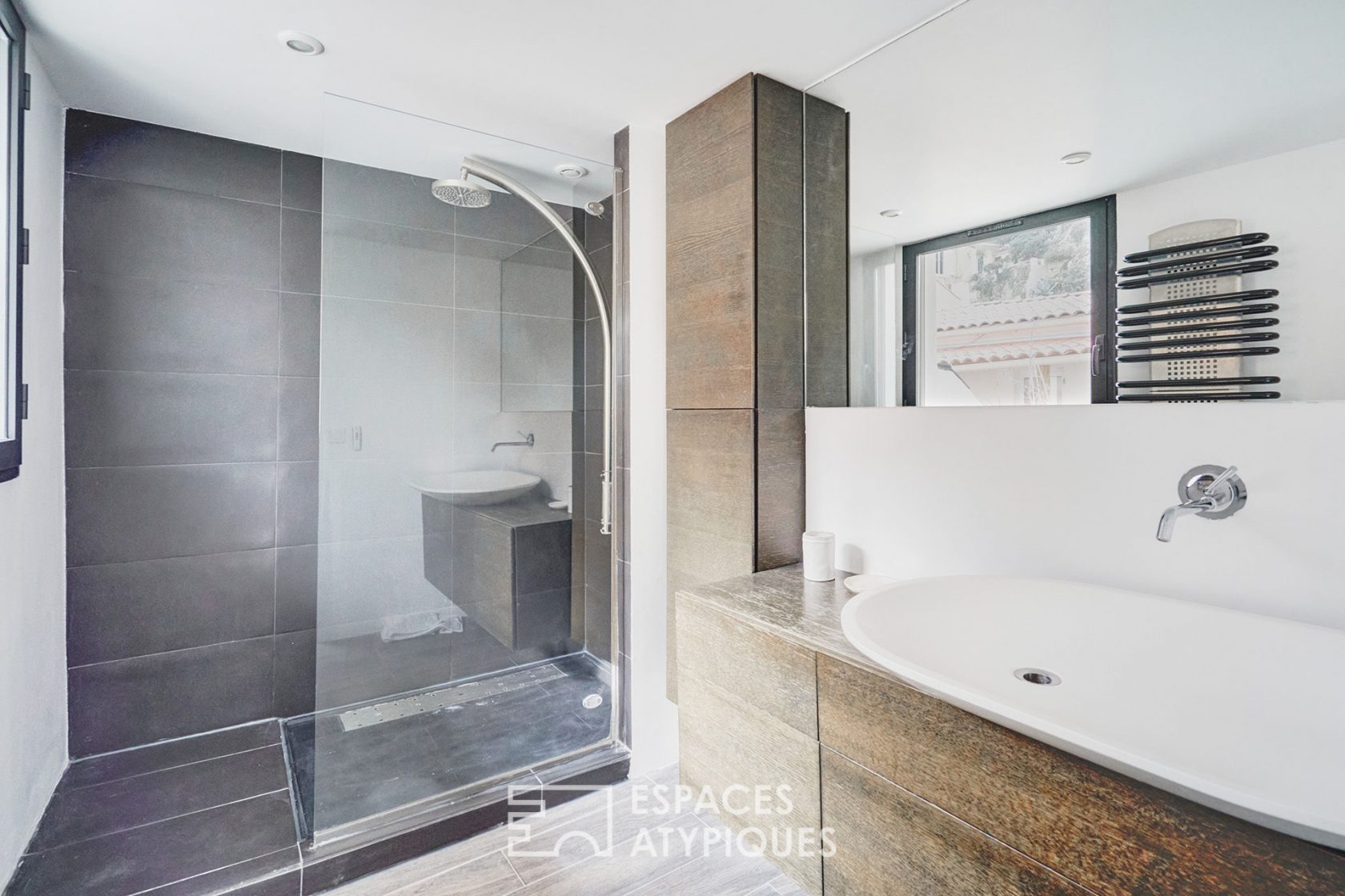 Townhouse revisited in contemporary with swimming pool