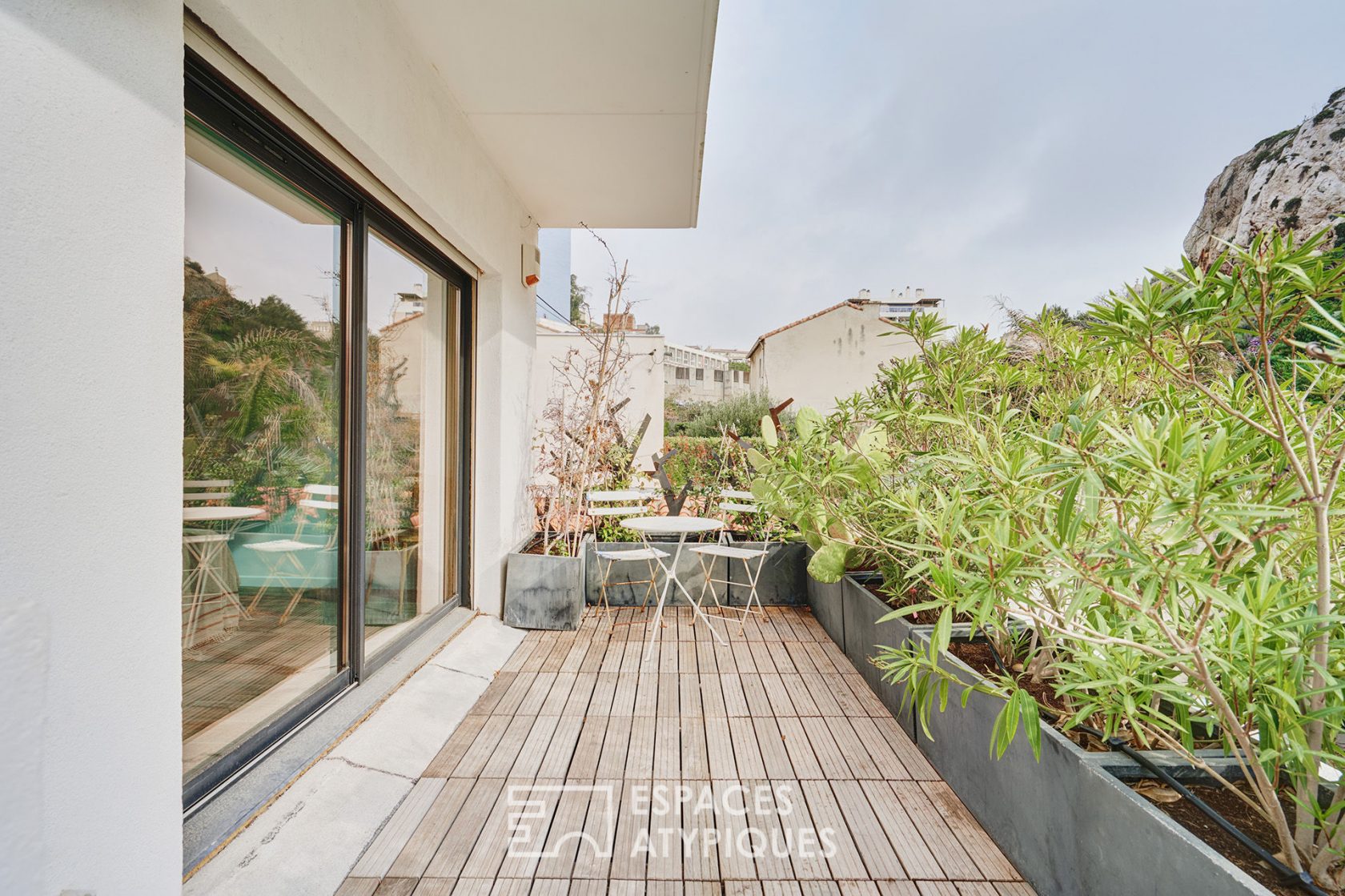 Townhouse revisited in contemporary with swimming pool