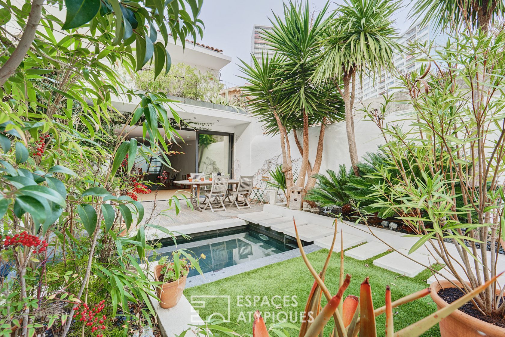 Townhouse revisited in contemporary with swimming pool