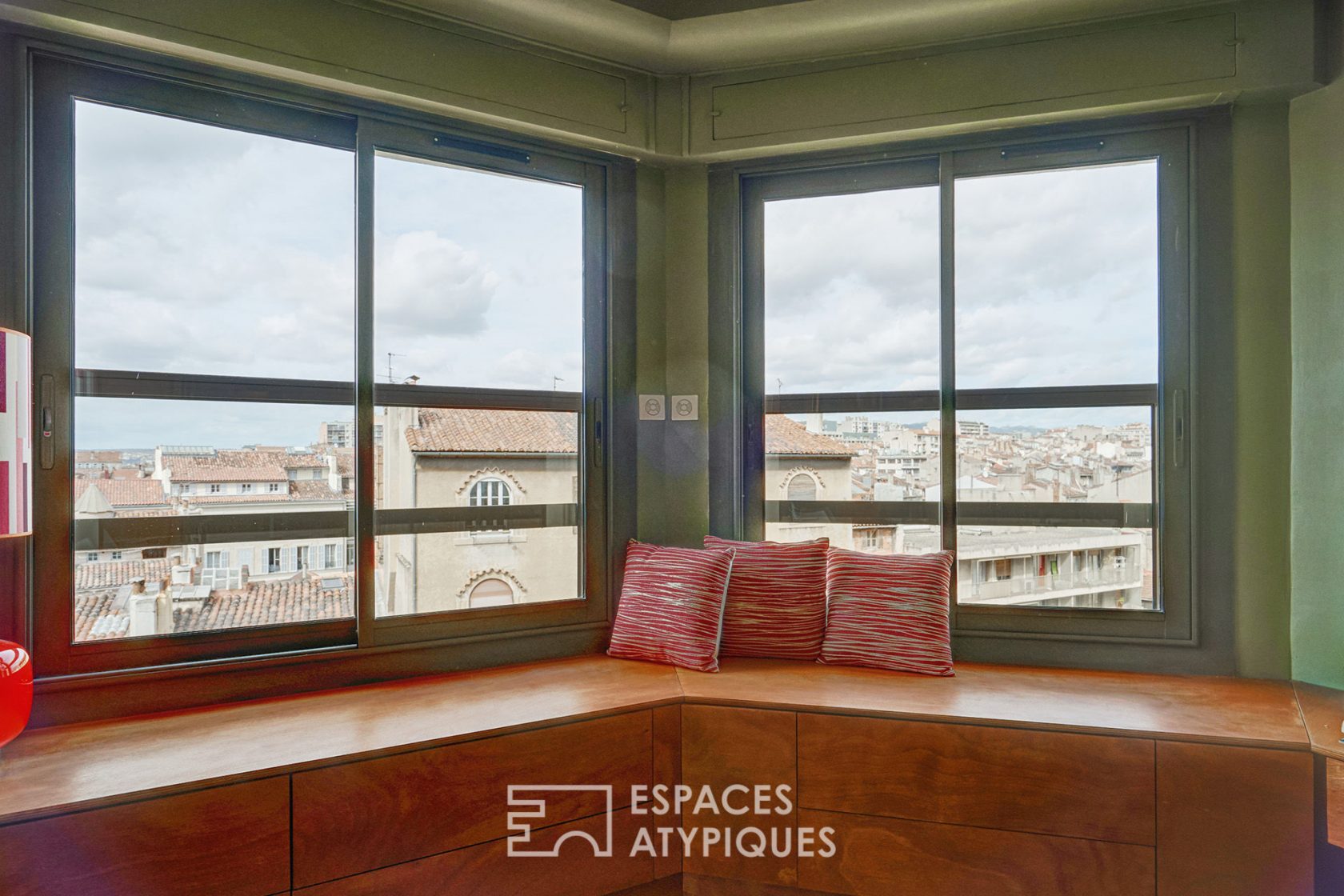 Duplex inversé Art déco avec terrasse et vue