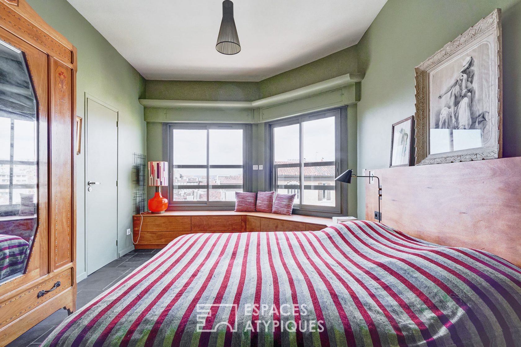 Duplex inversé Art déco avec terrasse et vue