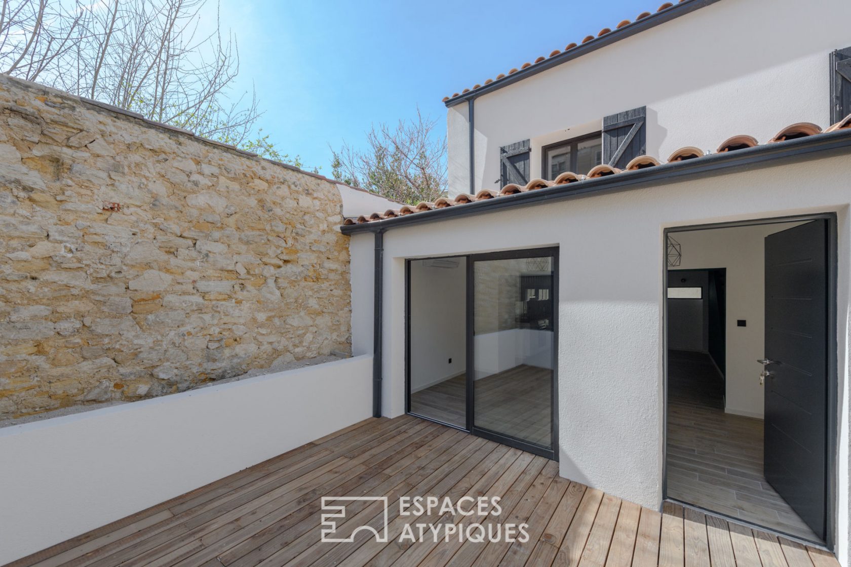 TOWN HOUSE REVISITED IN CONTEMPORARY