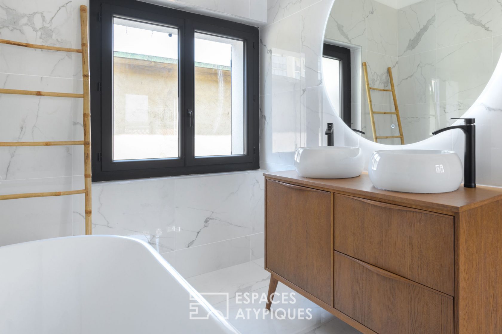 TOWN HOUSE REVISITED IN CONTEMPORARY