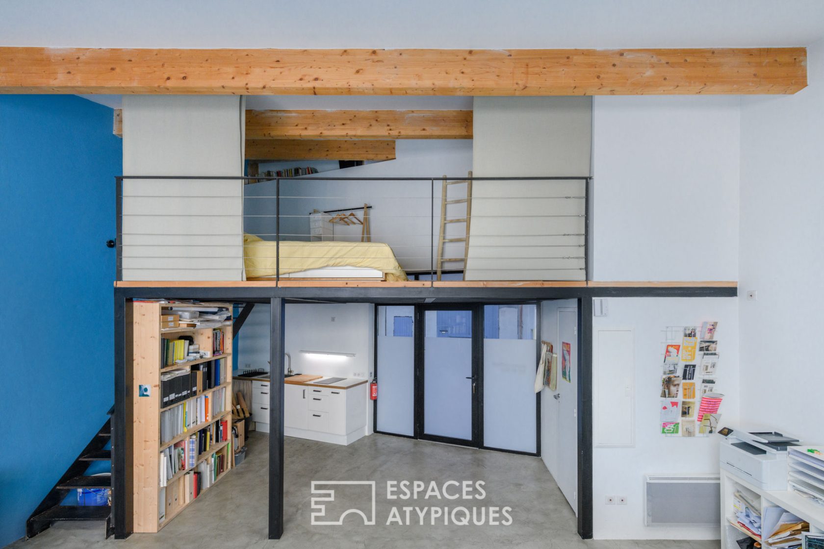 Unsuspected duplex loft with courtyard