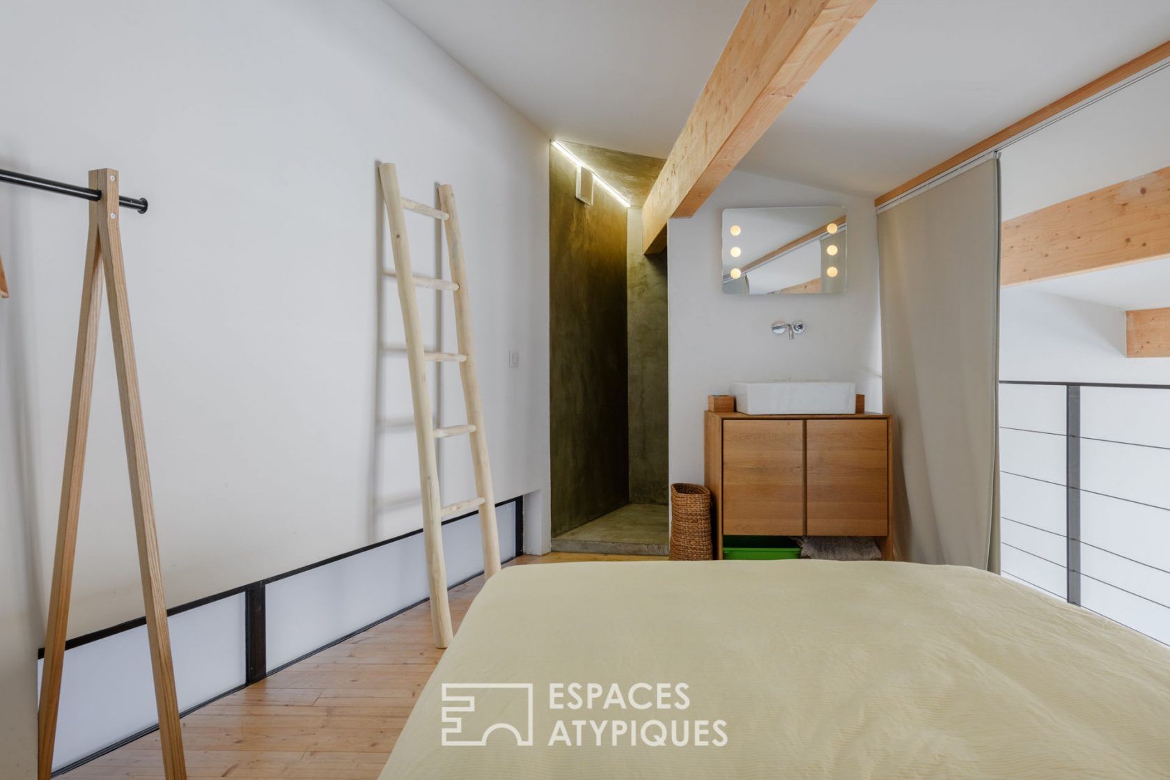 Unsuspected duplex loft with courtyard