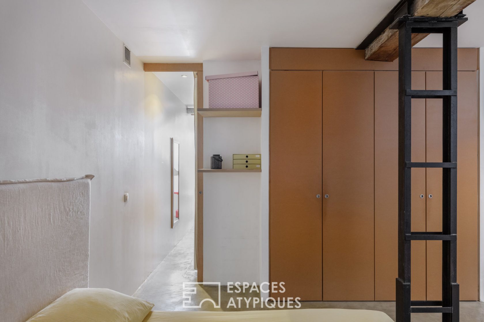 Unsuspected duplex loft with courtyard