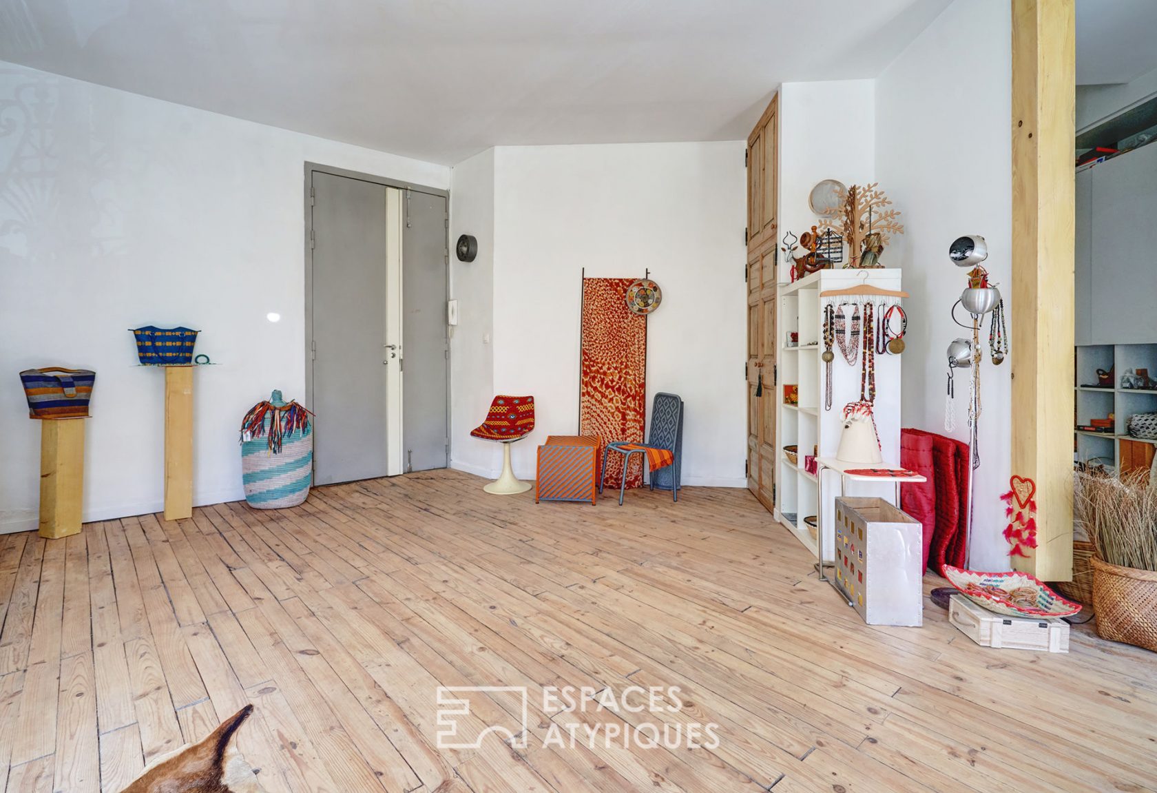 Bourgeois apartment renovated in a building of character
