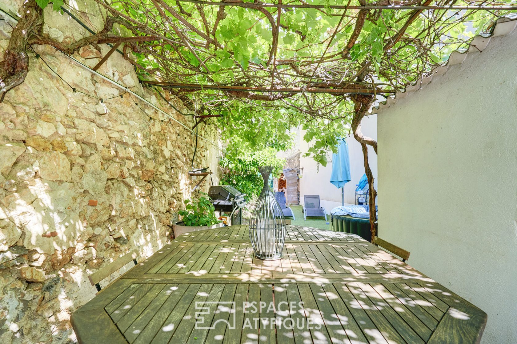 Maison de ville avec jardin, terrasses et vue dégagée