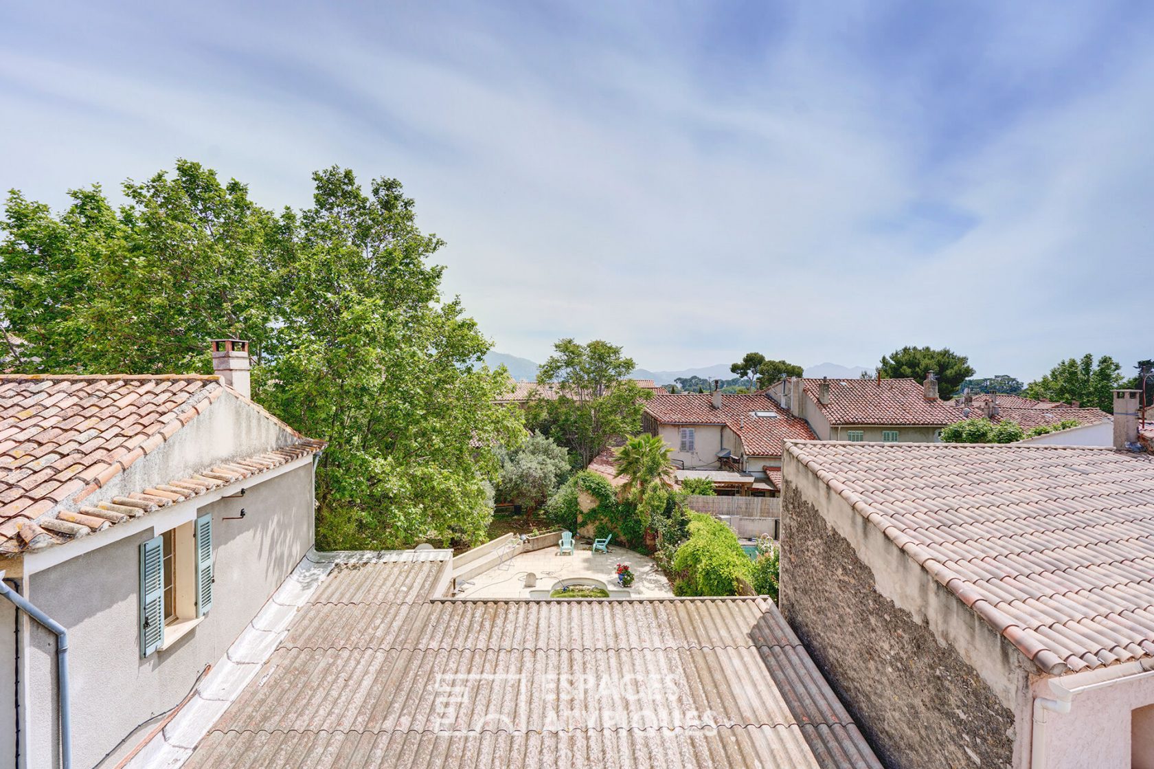 Maison de ville avec jardin, terrasses et vue dégagée