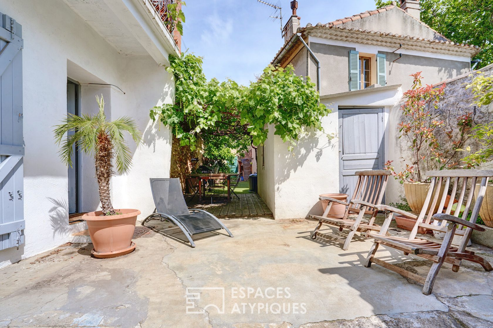 Maison de ville avec jardin, terrasses et vue dégagée