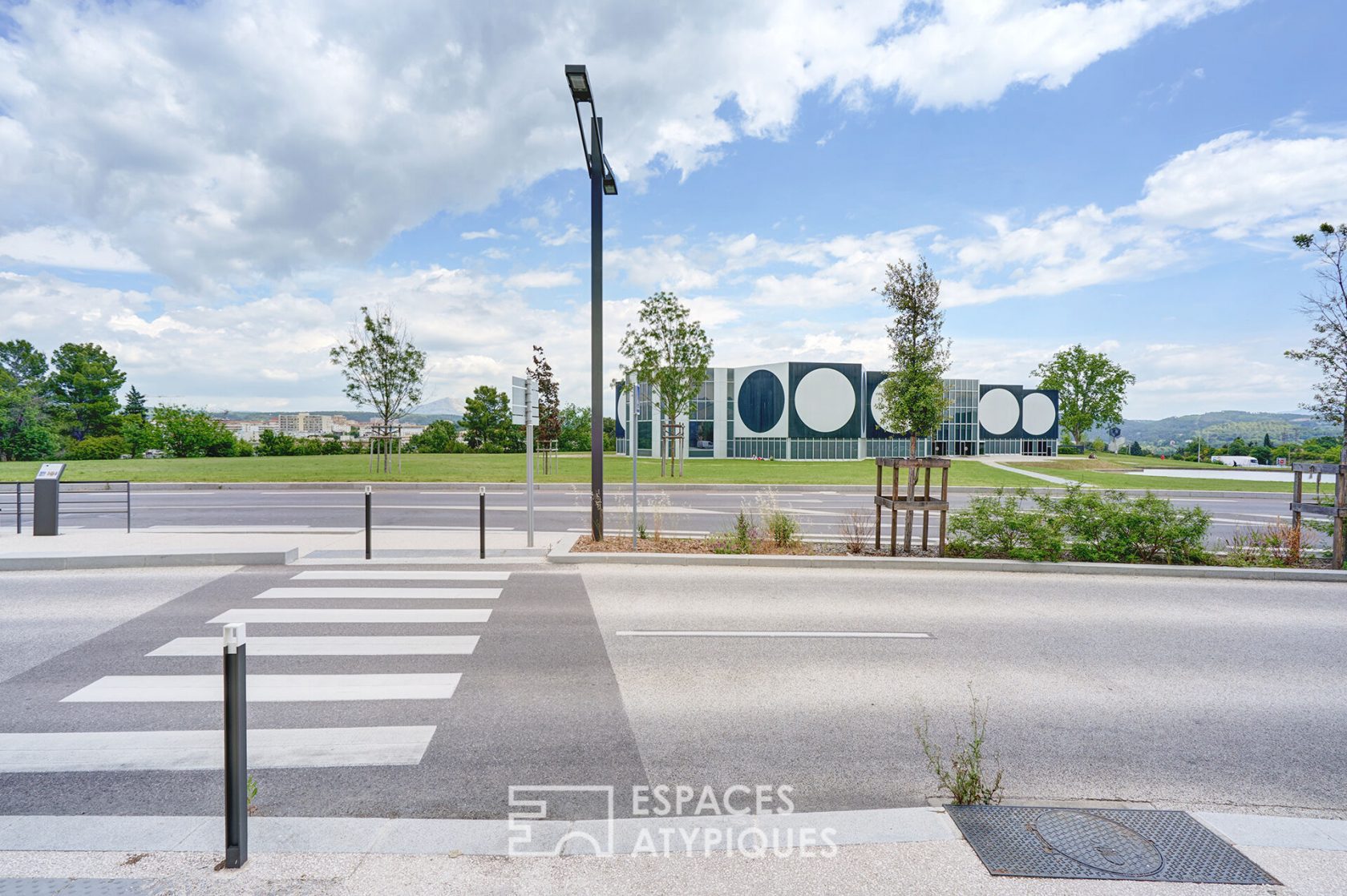 Appartement avec jardin arboré