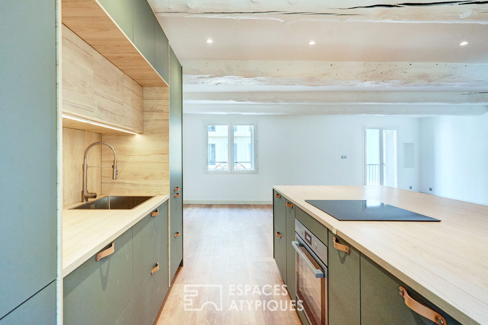 Renovated duplex in La Joliette