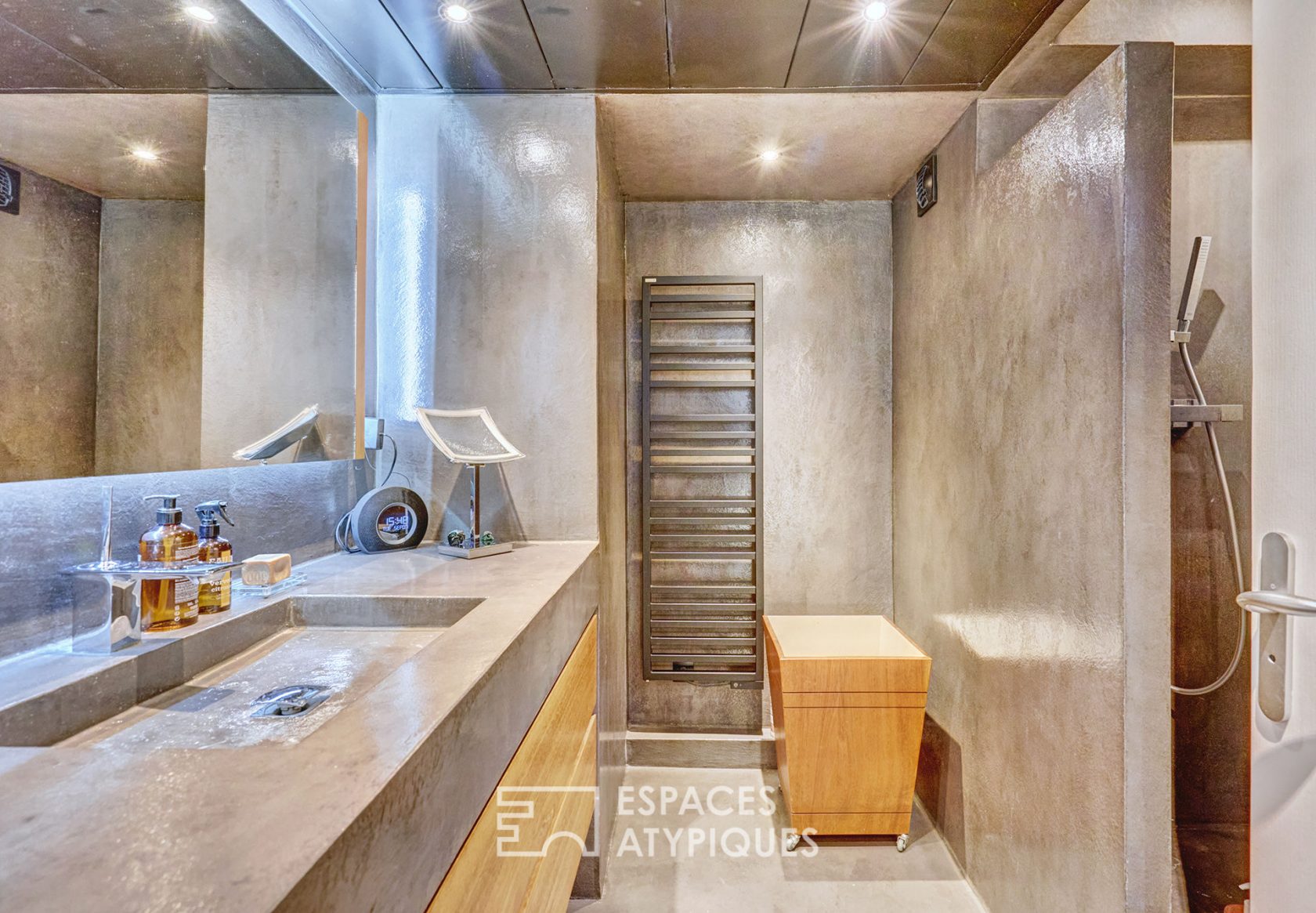 Duplex contemporain avec terrasse en dernier étage