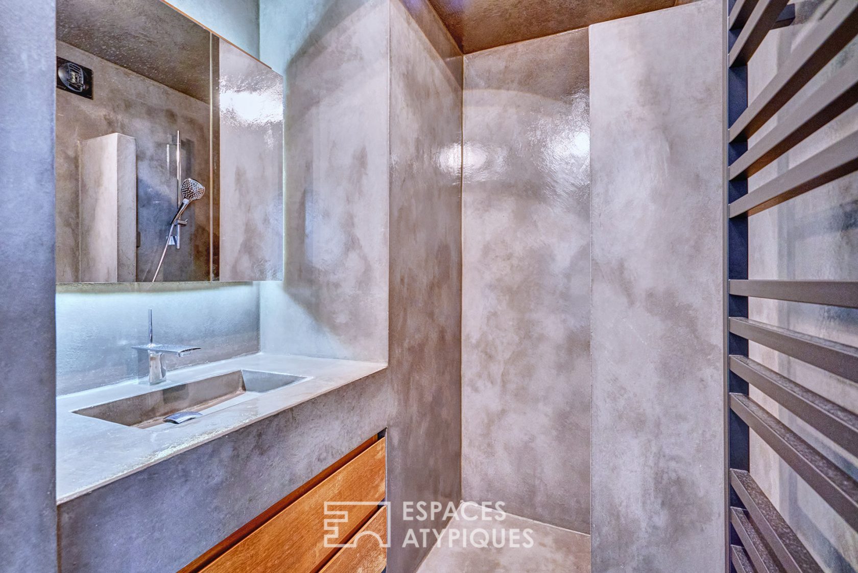 Duplex contemporain avec terrasse en dernier étage