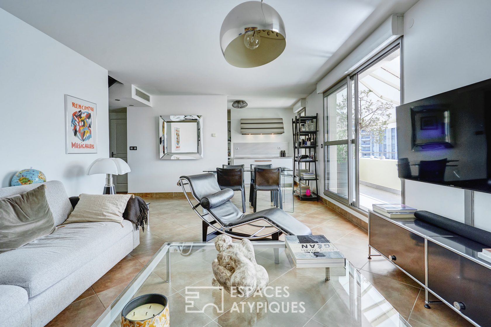 Duplex contemporain avec terrasse en dernier étage