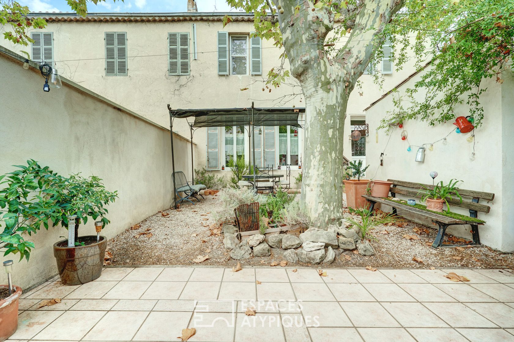Maison de caractère avec piscine et jardin