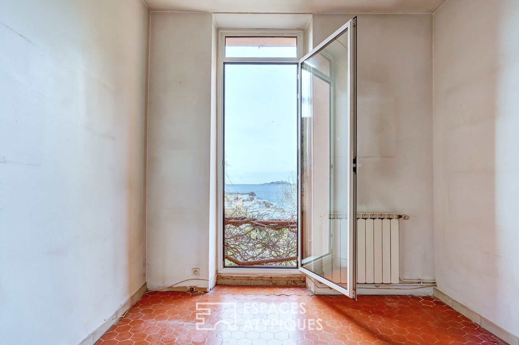 Maison de ville avec jardin et vue mer à renover