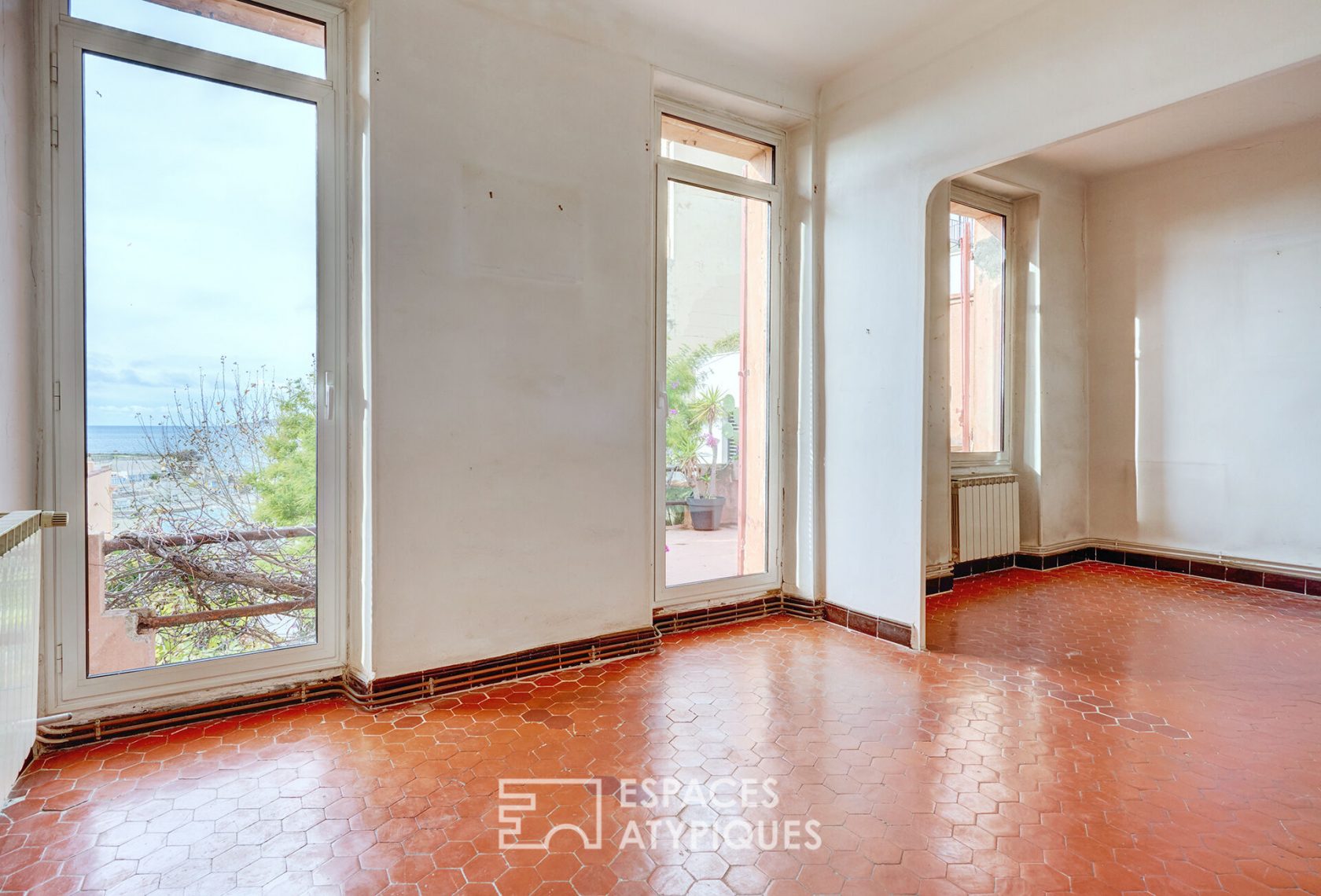 Maison de ville avec jardin et vue mer à renover