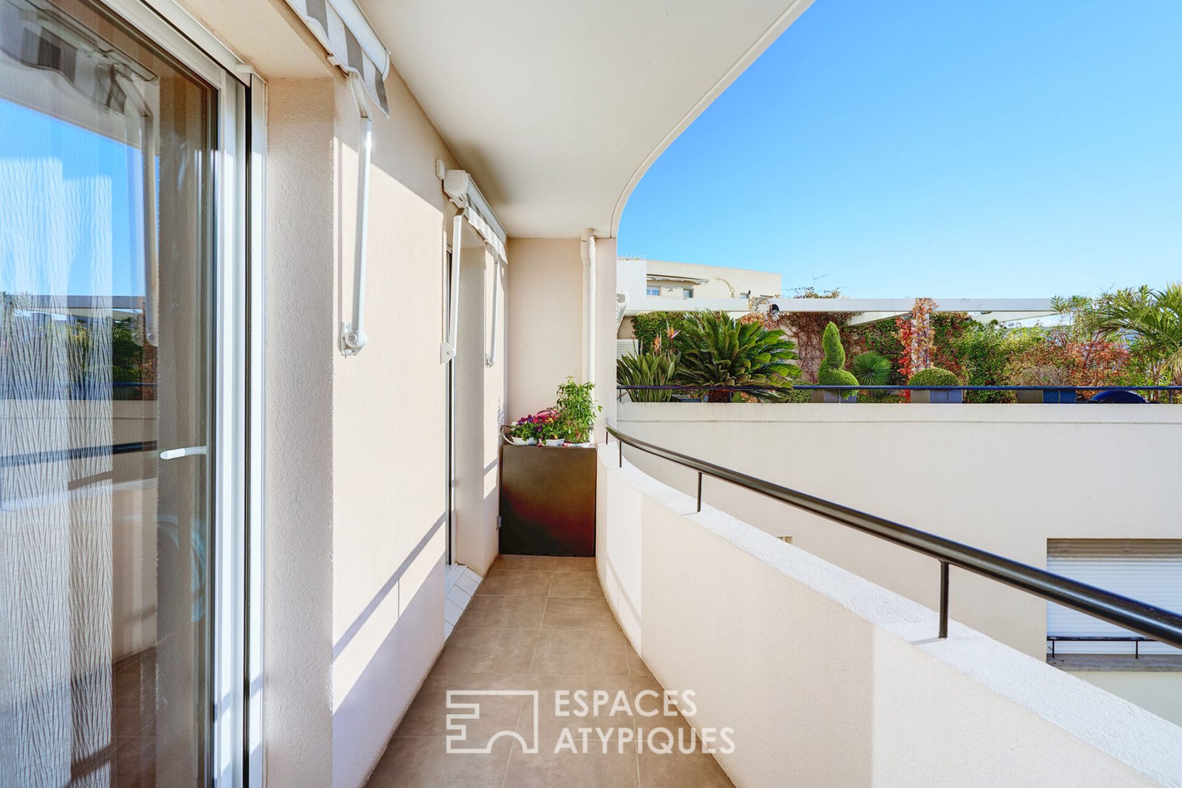 Appartement contemporain avec terrasse et vue