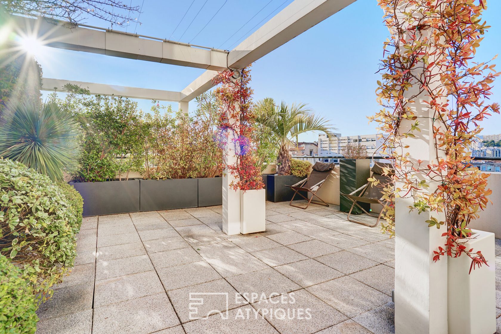 Appartement contemporain avec terrasse et vue