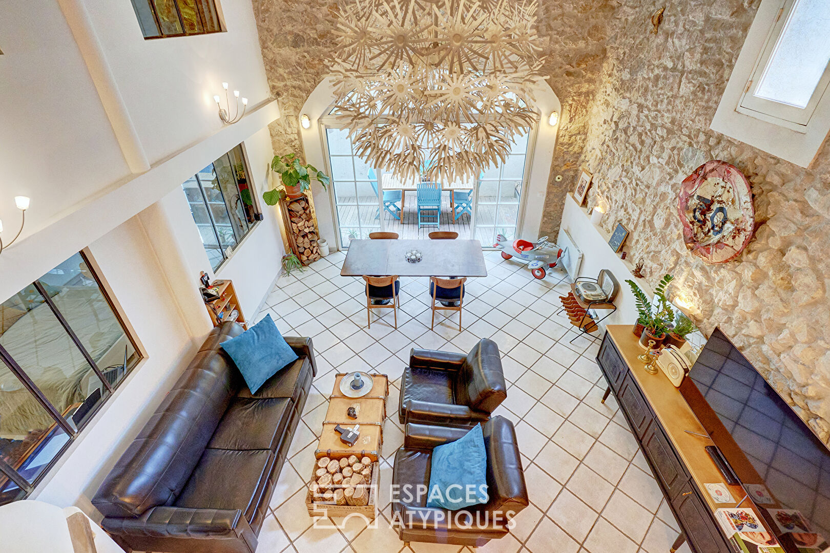 Loft with terrace in a former workshop