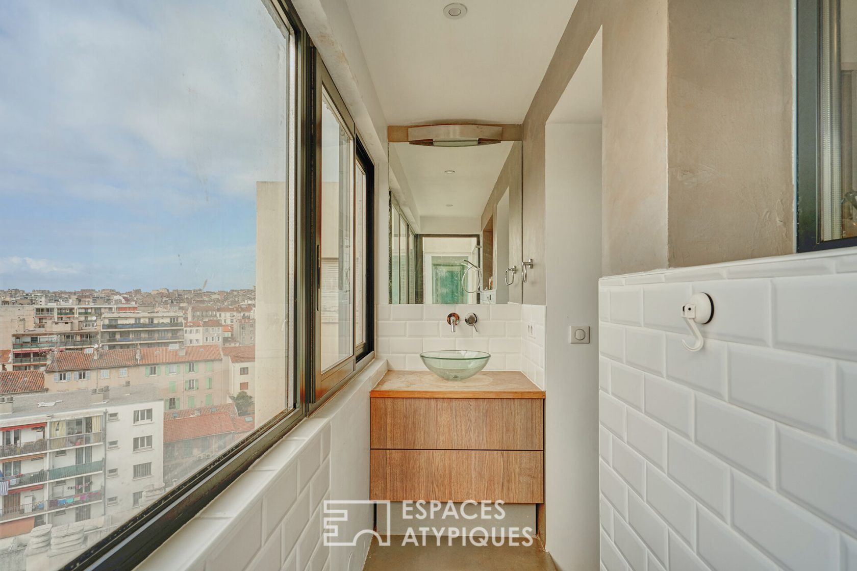 Dernier étage avec terrasse et vue
