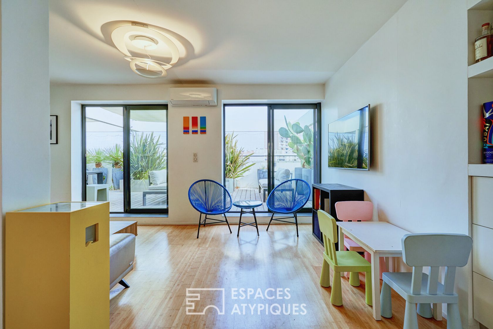 Dernier étage avec terrasse et vue