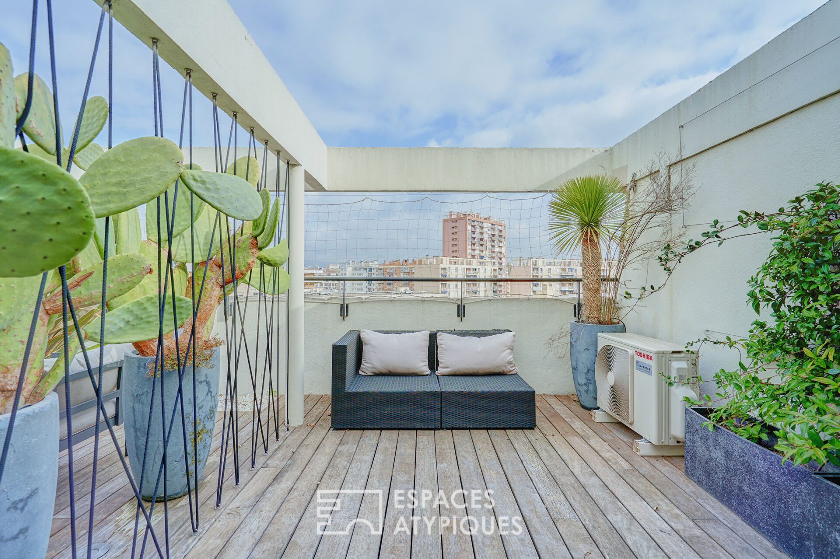 Dernier étage avec terrasse et vue