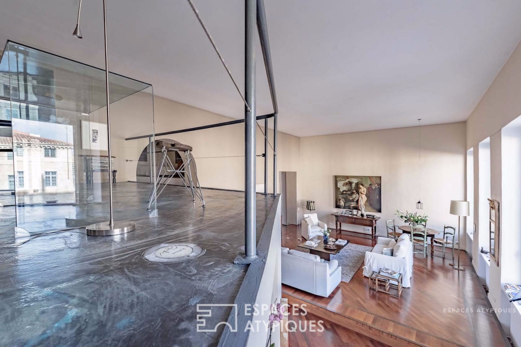 LOFT WITH VIEW IN ANCIENT ARSENAUX AT THE VIEUX PORT