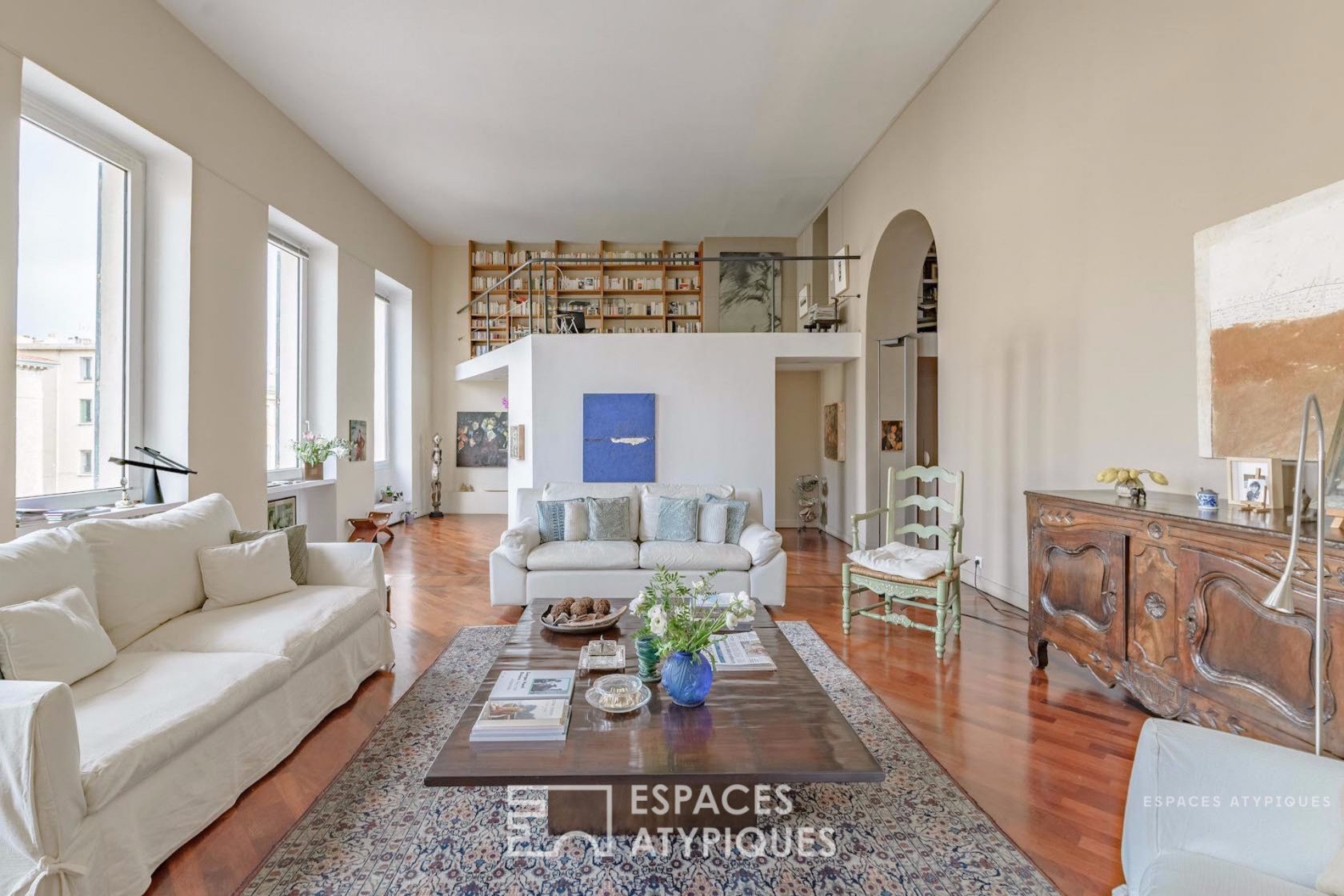 LOFT AVEC VUE DANS D’ANCIENS ARSENAUX AU VIEUX-PORT